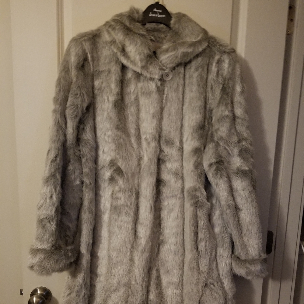 Dennis Basso Gray Silver Faux Fur Coat size M